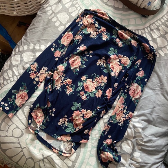 Derek Heart maternity soft floral long sleeve top - Picture 3 of 3